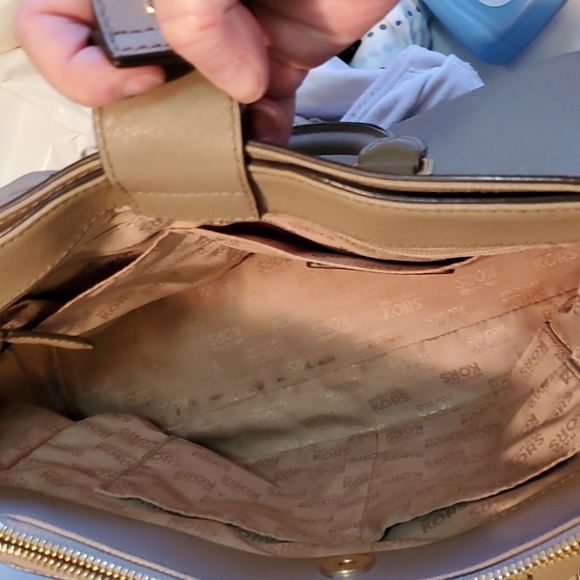 (Sold) HP!❤ Michael Kors hand bag - Picture 8 of 11